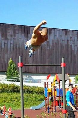 A StreetWorkout vegyiti a dinamikus elemeket a statikus er? elemekkel